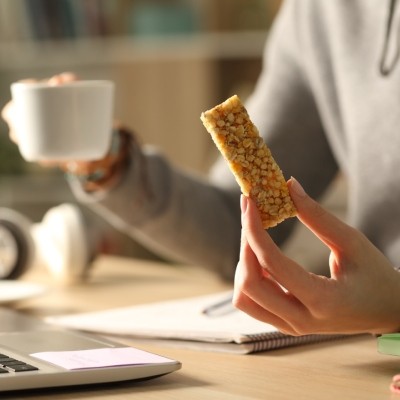 Een verkoopautomaat met gezonde producten voor scholen